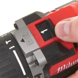 Wiertarko-wkrętarka udarowa 18V 60Nm 1x4.0Ah 1x2.0Ah M18 CBLPD-422C + LATARKA M18 TLED-0 MILWAUKEE 4933472116