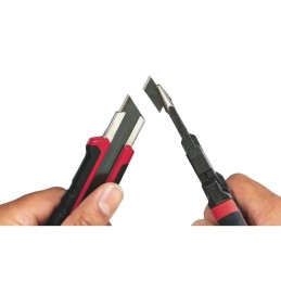 Nożyk z łamanym ostrzem 18 mm MILWAUKEE 48221961